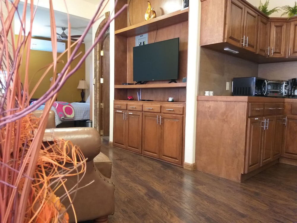Suite #3 photo 2