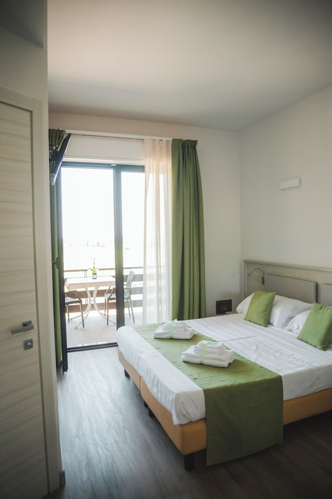 Standard Room photo 3