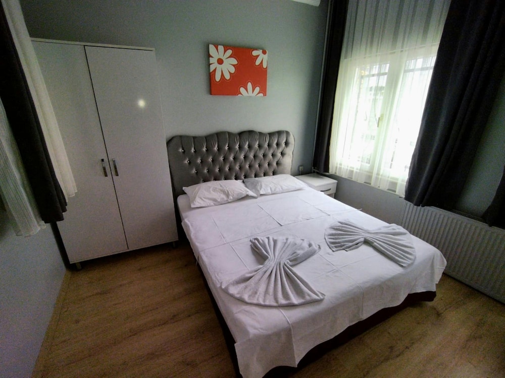 Single Room with Shared Bathroom photo 2