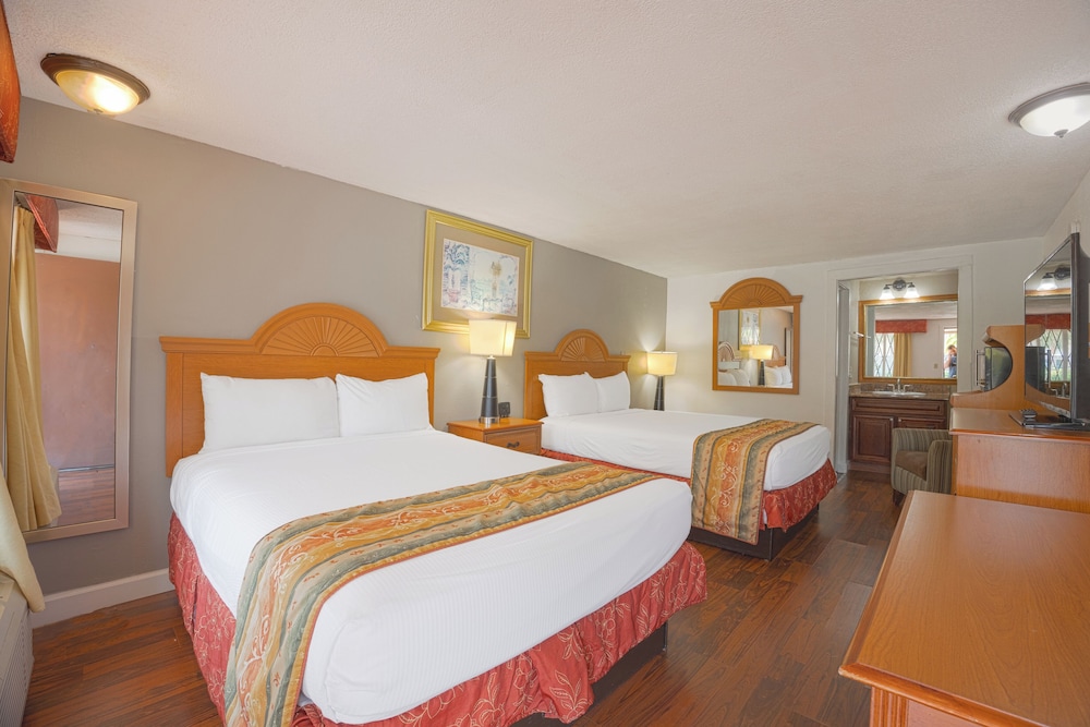 Standard Room, 2 Double Beds, Non Smoking photo 2