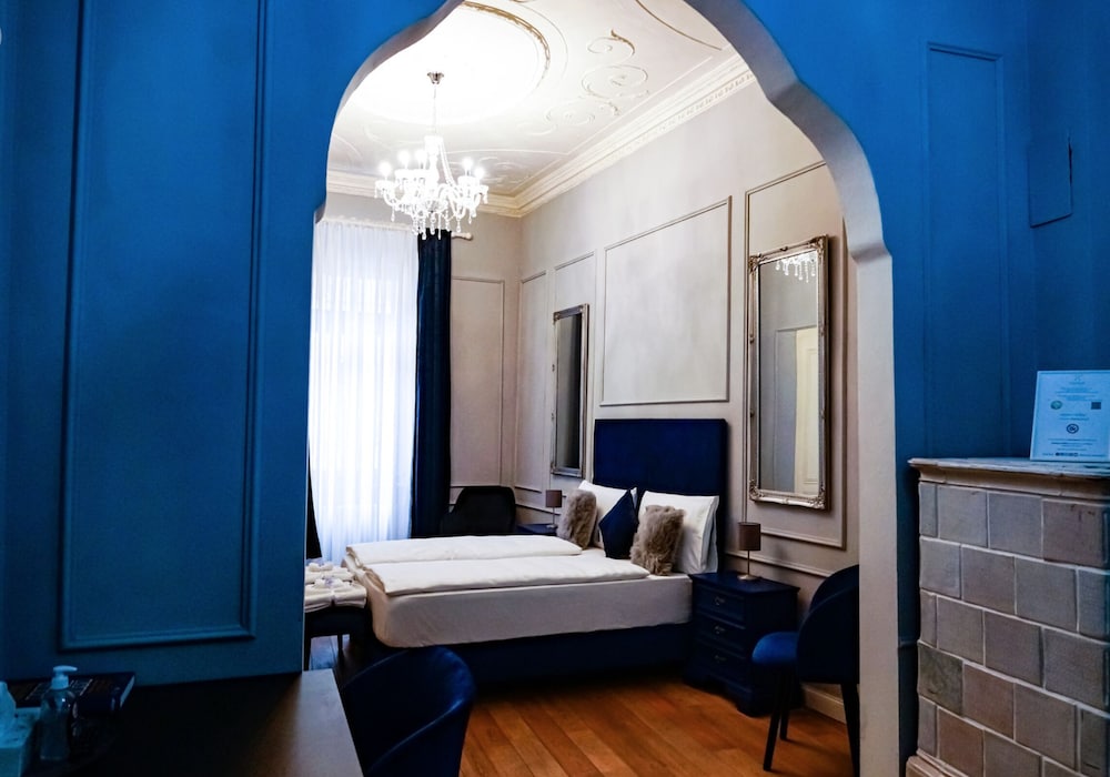 Luxury Suite photo 2