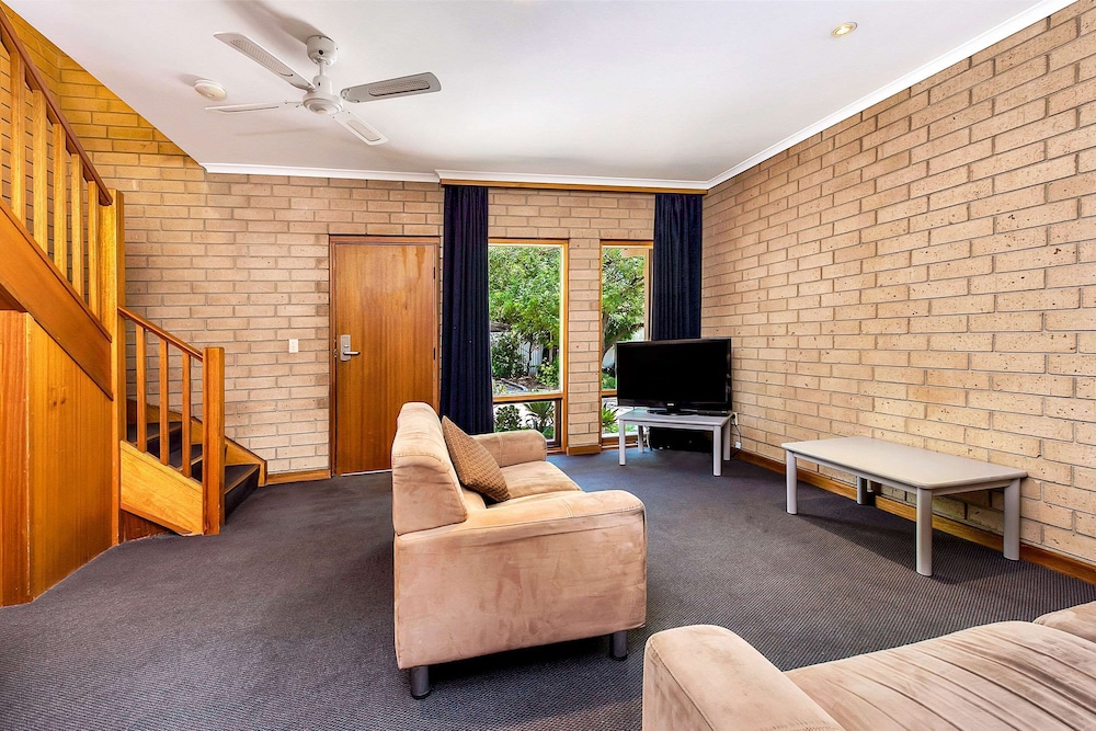Room, Multiple Beds, Non Smoking - Photo 2