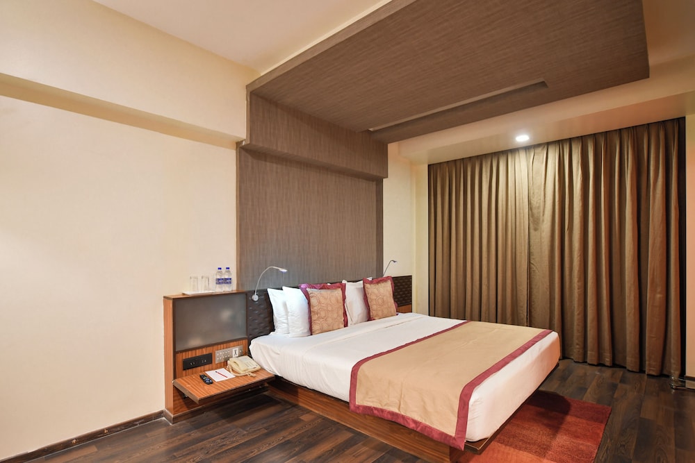 Premium Double Room, 1 King Bed - Photo 5