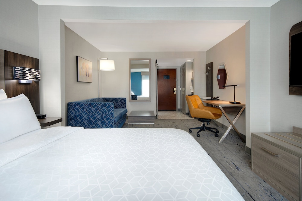 Suite, 1 King Bed with Sofa bed (Extra Space) - Photo 4