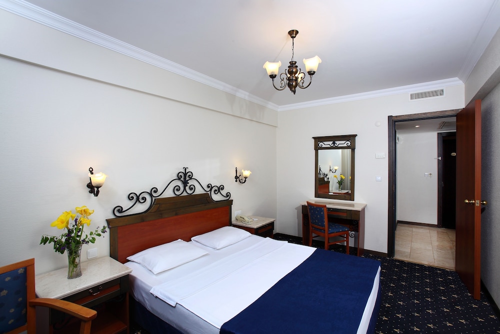Family Room, 2 Bedrooms