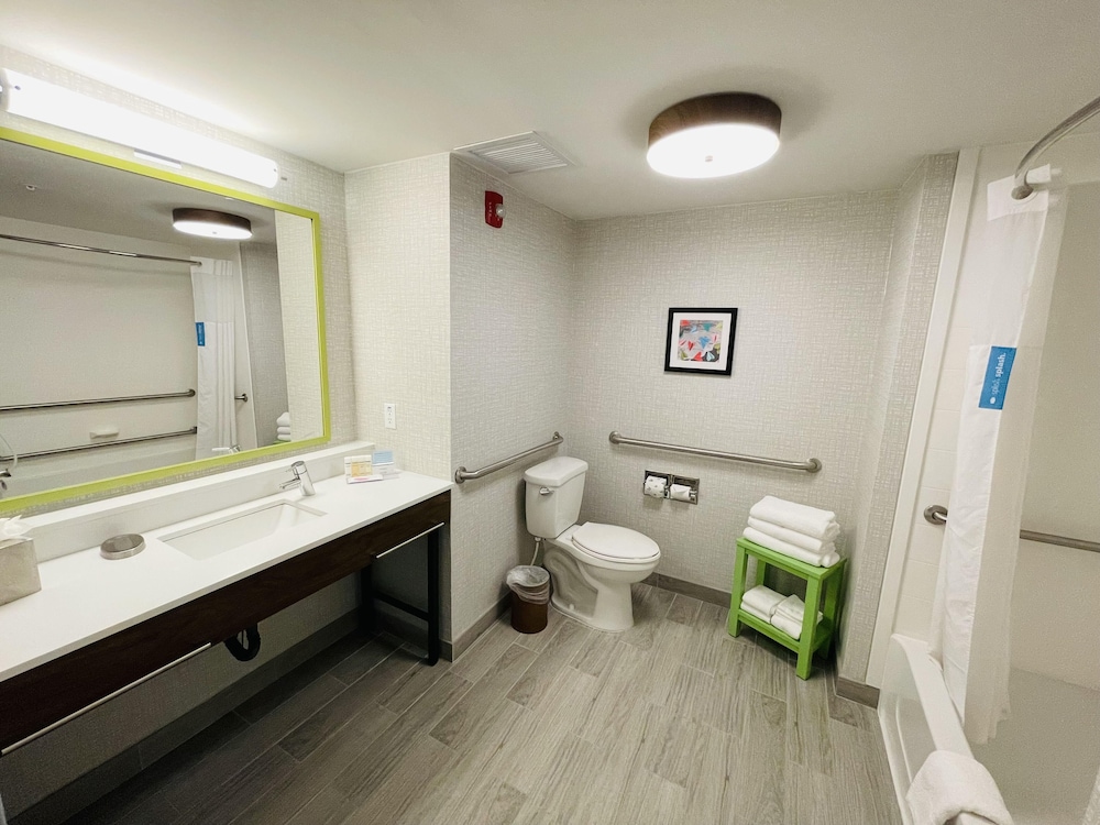 Room, Accessible, Non Smoking - Photo 11