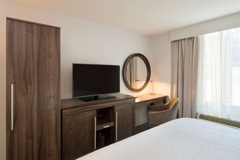 Room, 1 King Bed, Accessible, Bathtub