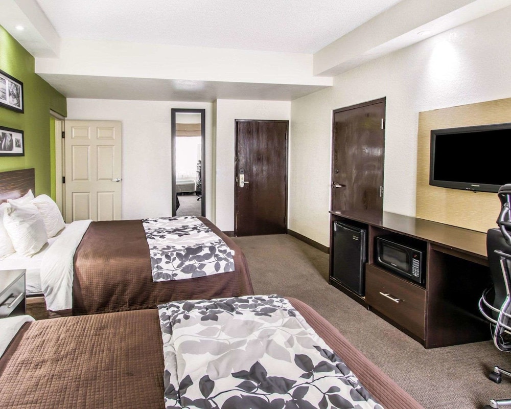 Double Room, 2 Double Beds, Accessible, Non Smoking - Photo 4