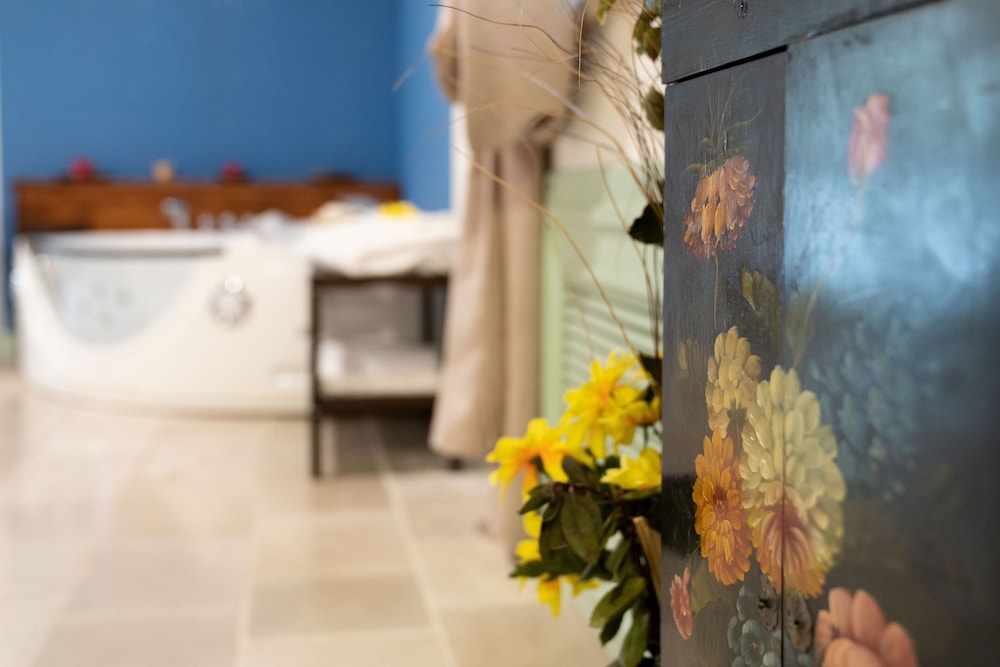 Exclusive Studio Suite, Jetted Tub, Garden View (Walter) photo 2