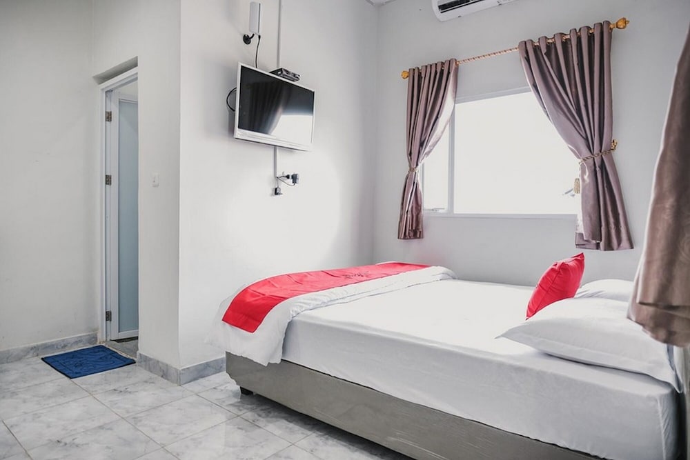 Double Room (RedDoorz) - Photo 4