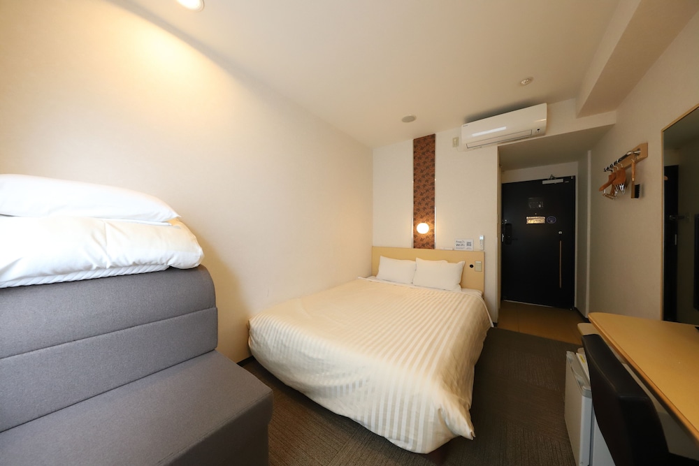 Double Room, Non Smoking (with sofa) photo 3