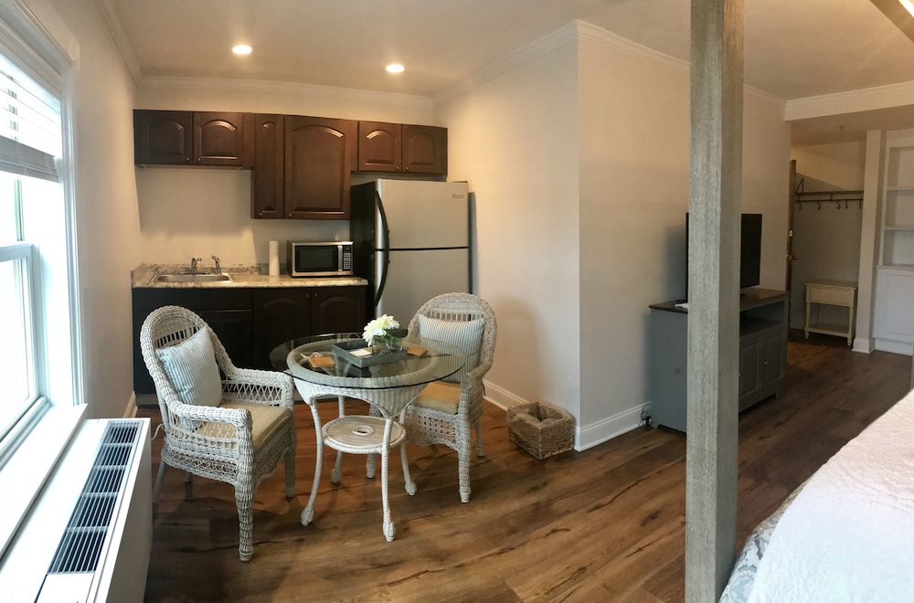 Premium Room, 1 Queen Bed with Sofa bed photo 2