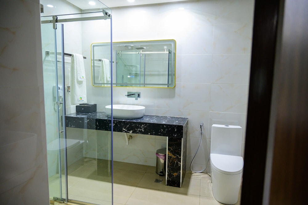 Executive Suite - Photo 10