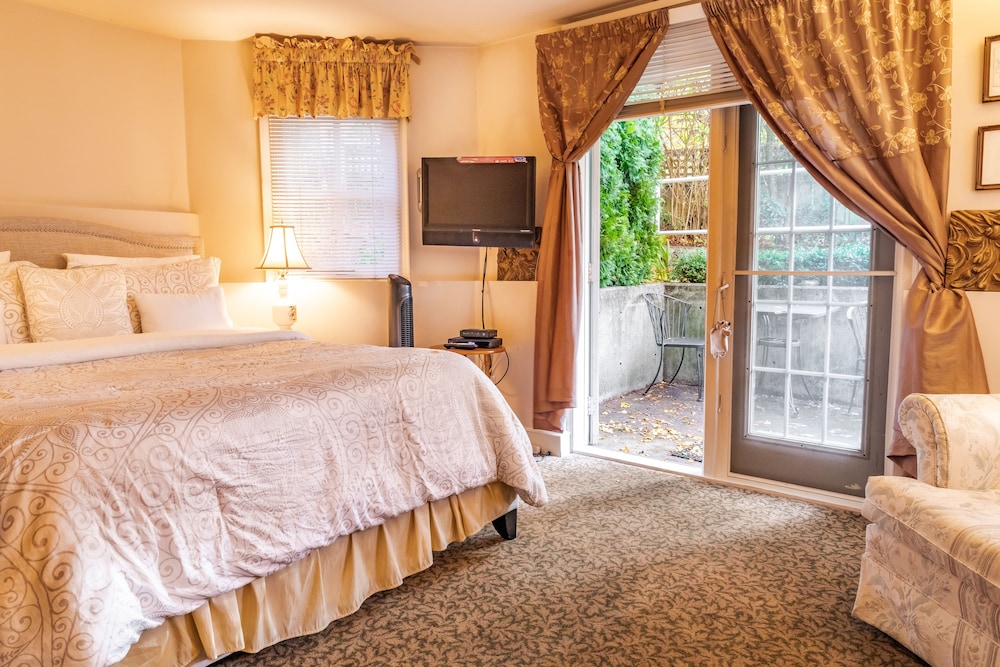 Standard Suite, 1 Double Bed, Bathtub (Garden Room) photo 3