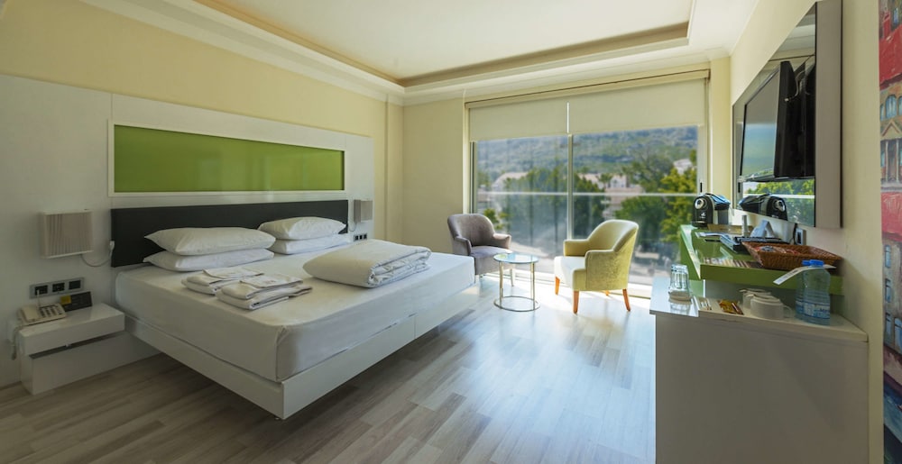 Land View Room