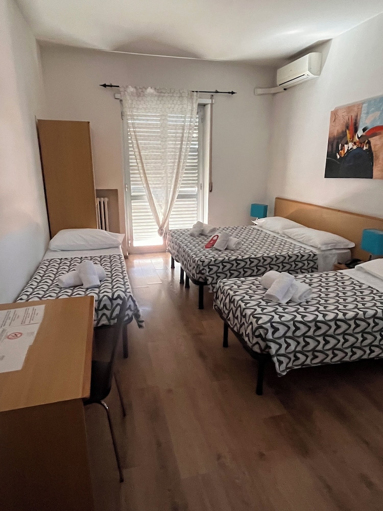 Basic Quadruple Room, Balcony