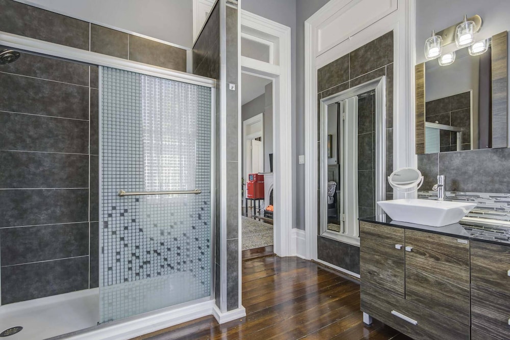 The Grey Suite - Photo 13