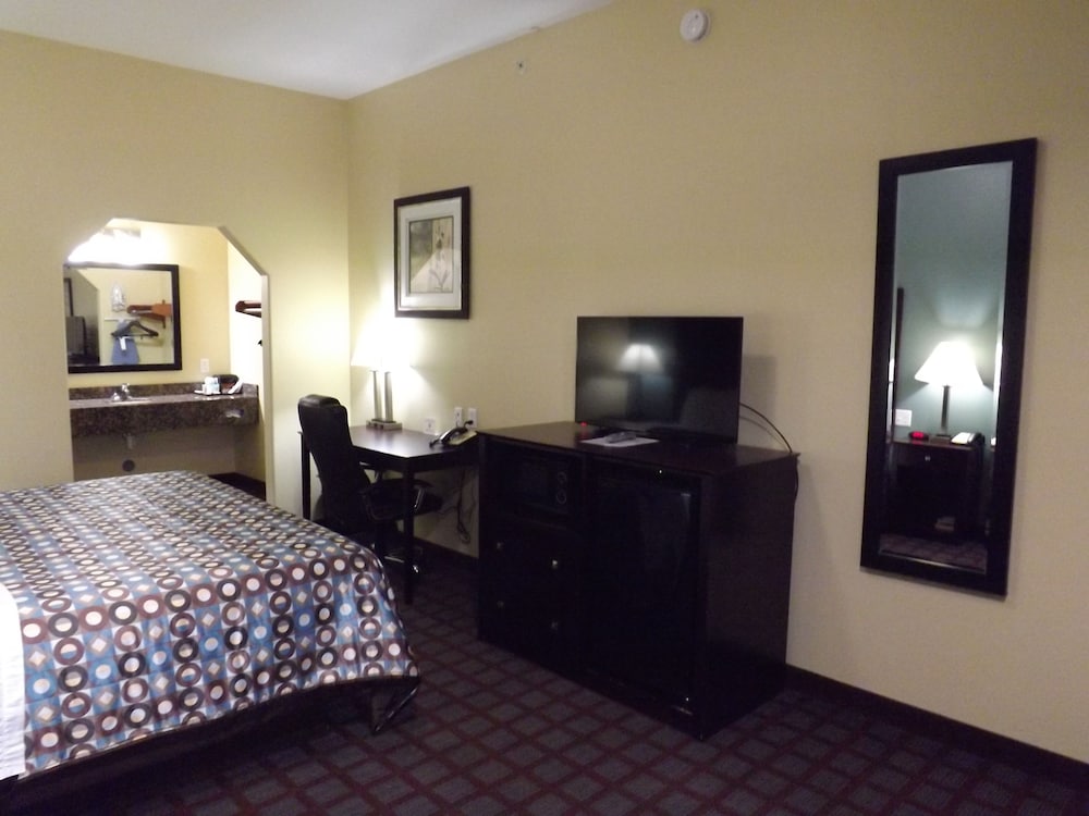 Standard Room, 1 King Bed, Smoking photo 2