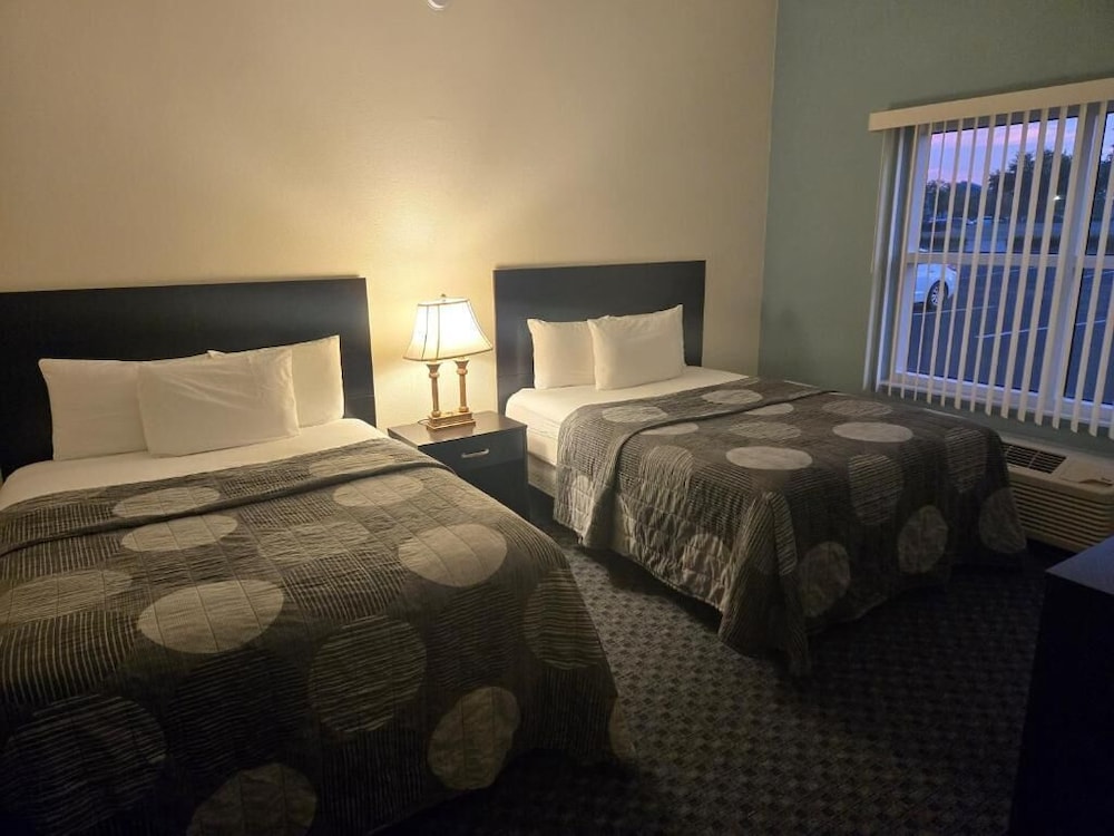 Deluxe Suite - Photo 2