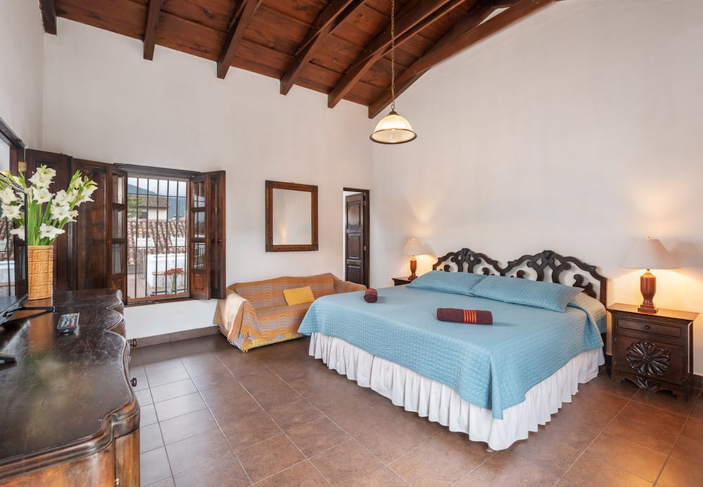 Classic Apartment, 2 Queen Beds, Mountain View photo 1