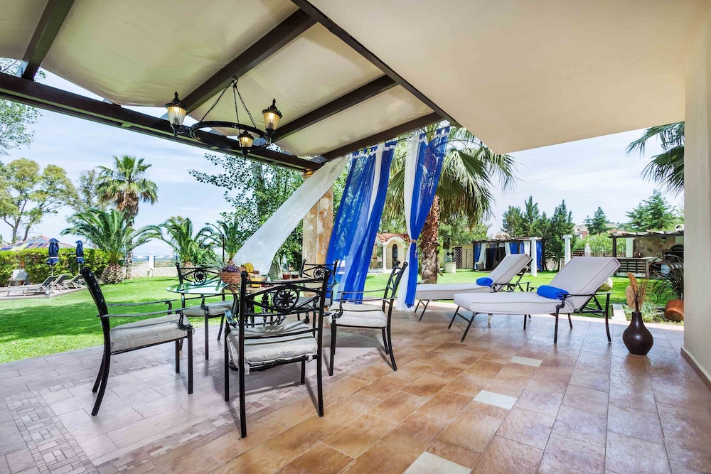 Beach Villa With 4 Bedrooms photo 2