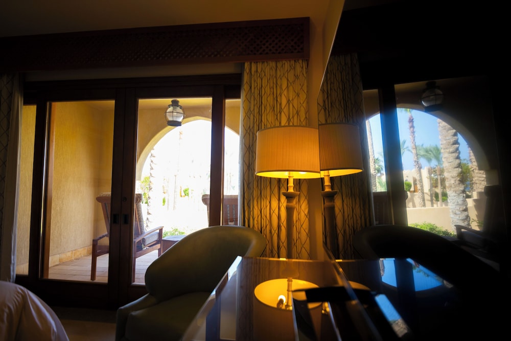 Imperial Four Bedroom Suite (Non Smoking) thumbnail 6