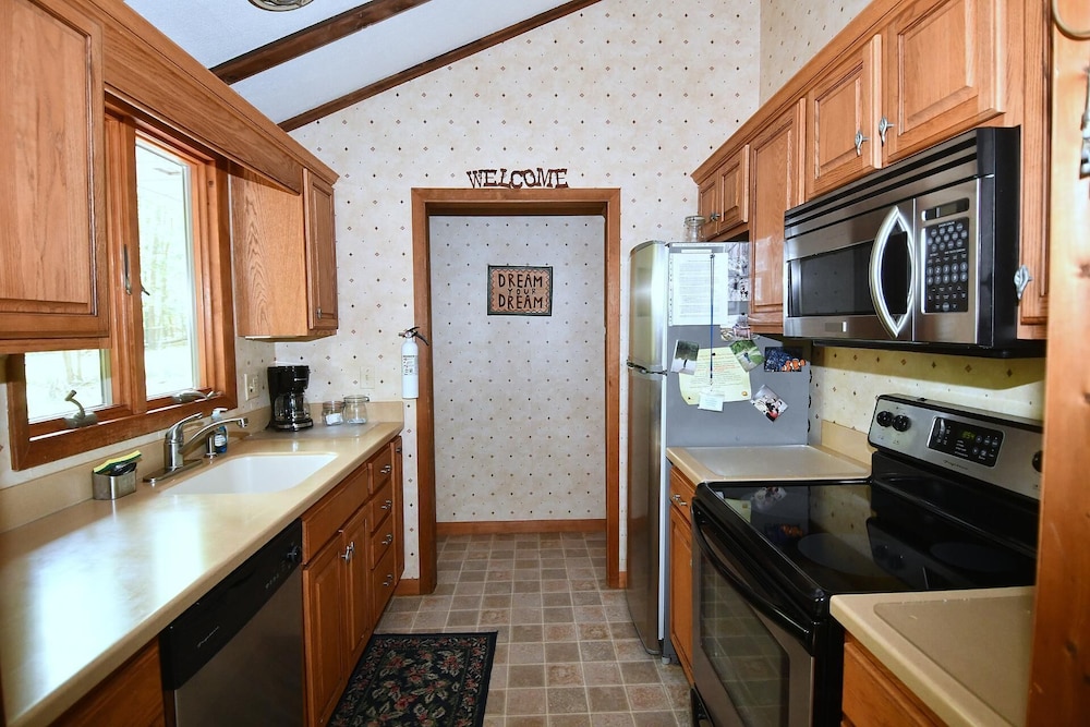Classic House, 2 Queen Beds (Haven Home) photo 2