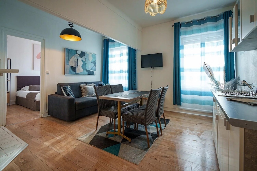Deluxe Apartment photo 3