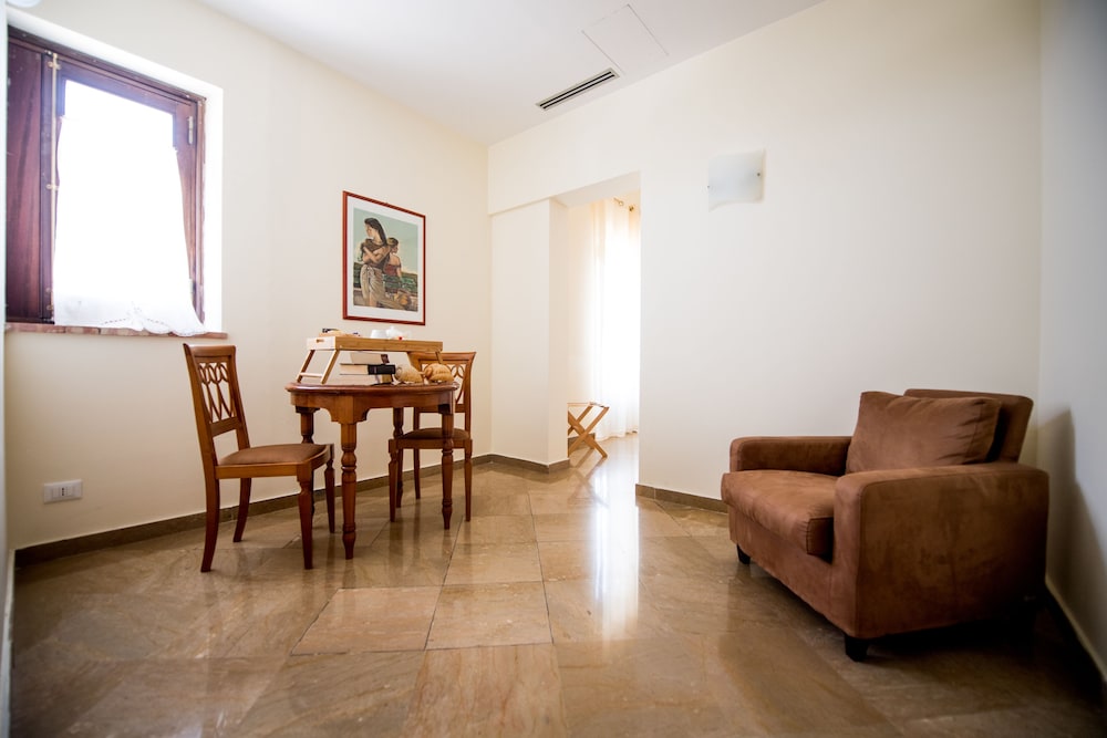 Superior Double Room - Photo 2