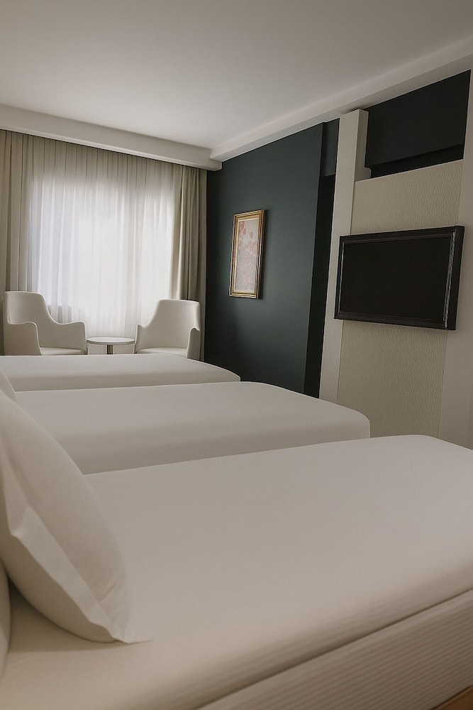 Standard Room, 3 Twin Beds, Non Smoking, City View photo 2