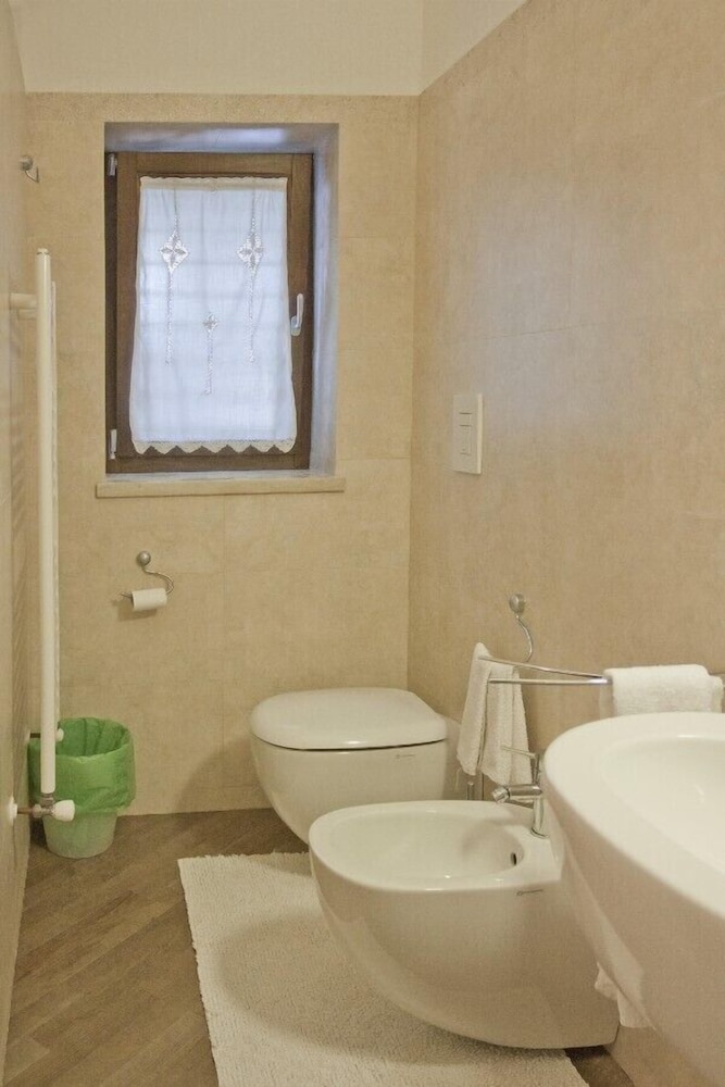 Classic Double Room, Private Bathroom photo 2