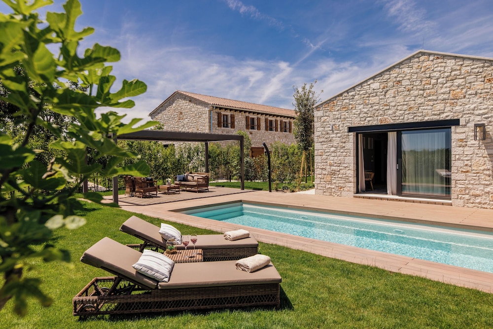 Estate Pool Villa - La Bassa