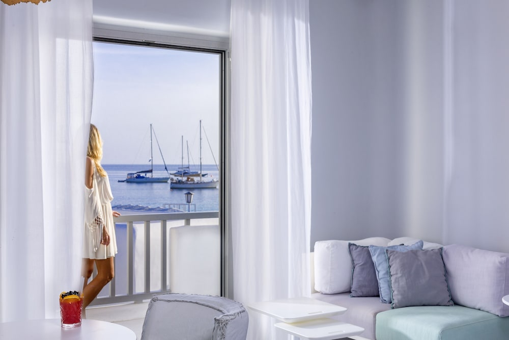 Superior Room, 1 King Bed, Balcony, Sea View - Photo 2