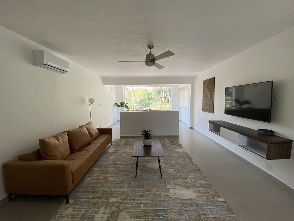 Grand Room photo 1