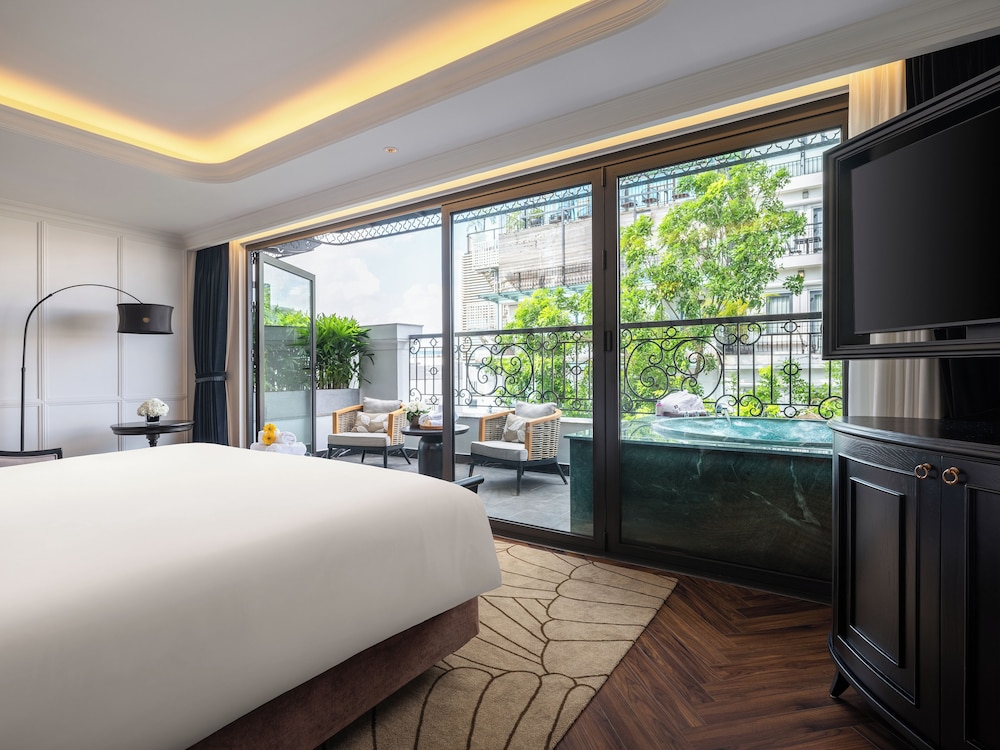Du LAC Colonial Terrace Suite City View with Outdoor tub & Spa Benefits photo 2