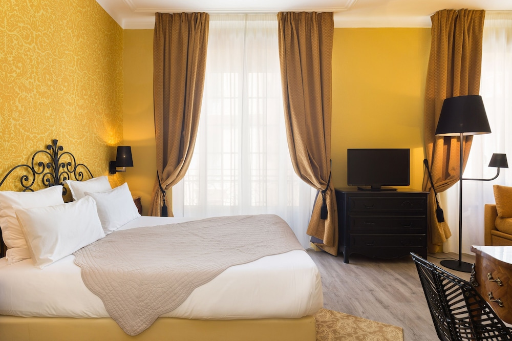 Deluxe Room - Photo 14