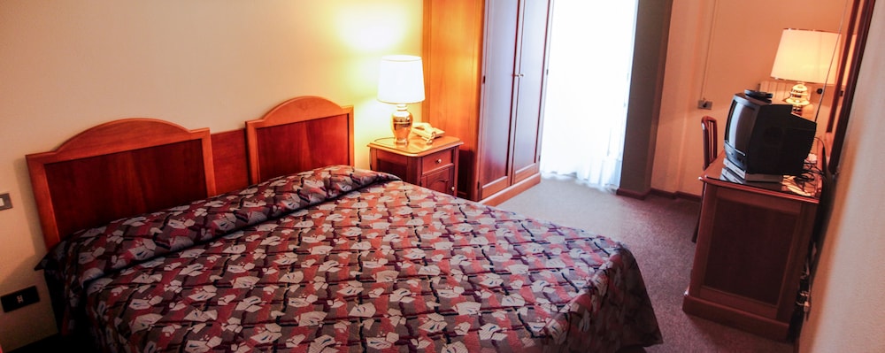Double or Twin Room - Photo 6