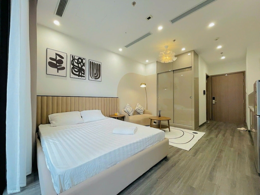Deluxe Studio Suite, Balcony, Garden View
