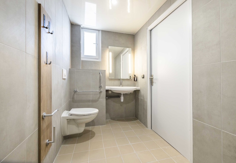 Triple Room, Mobility Accessible photo 3