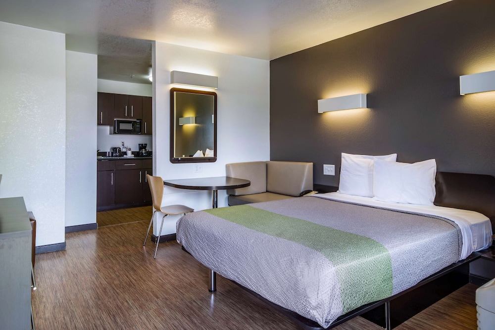 Standard Room, 1 Queen Bed, Non Smoking, Kitchenette - Photo 13