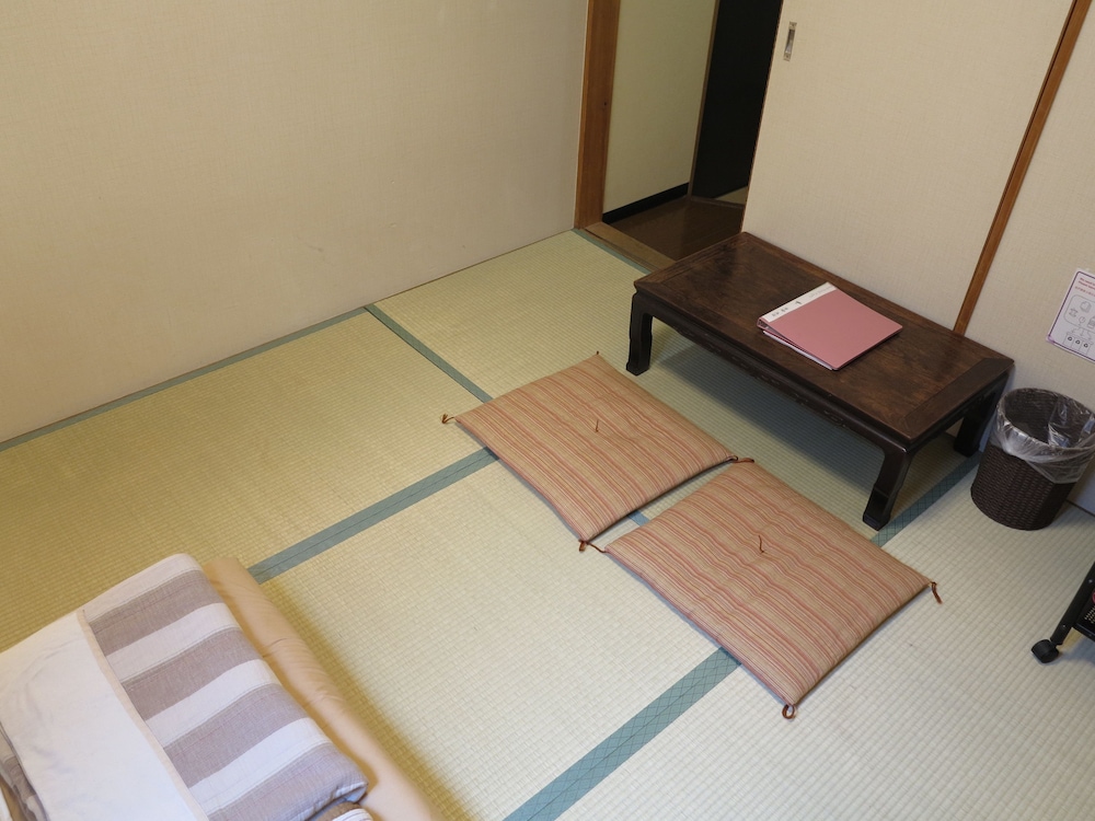 Japanese-Style Economy Double Room with Private Bathroom photo 3