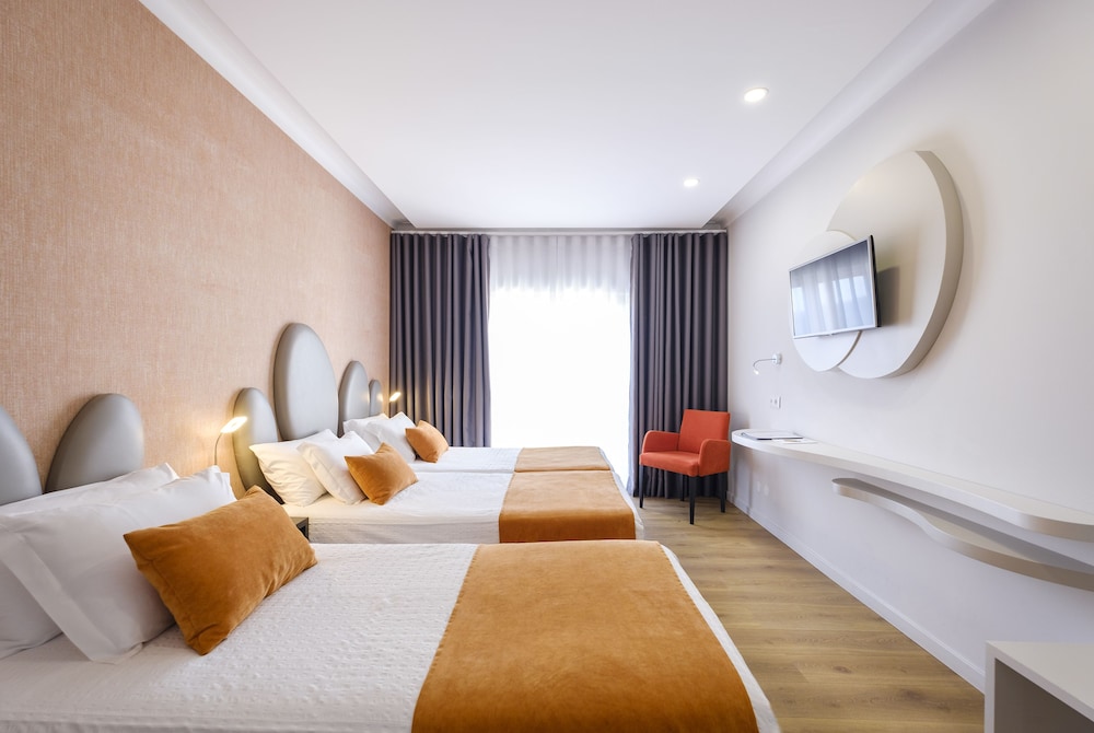 Basic Triple Room, Balcony, City View photo 1