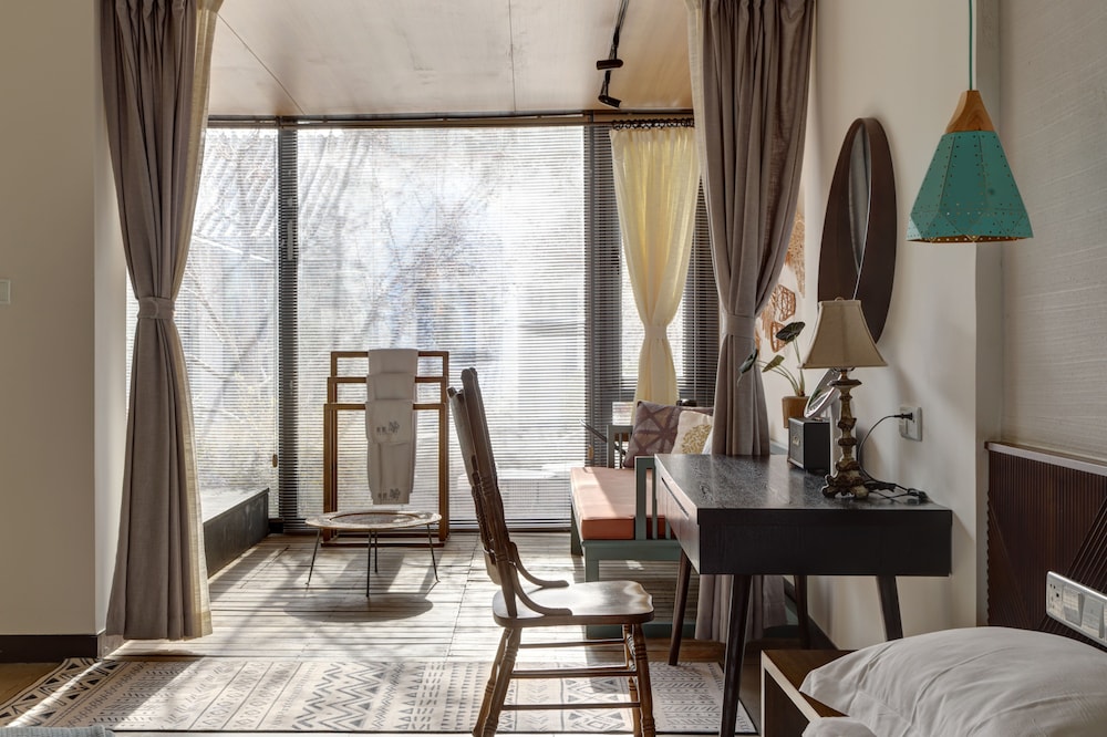 Elite Double Room, 1 King Bed with Sofa bed, Private Bathroom, Garden View photo 3