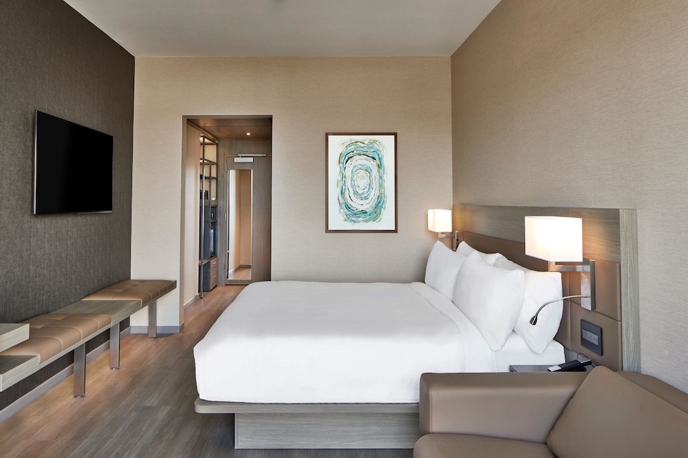 Room, 1 King Bed (Hearing Accessible) - Photo 1