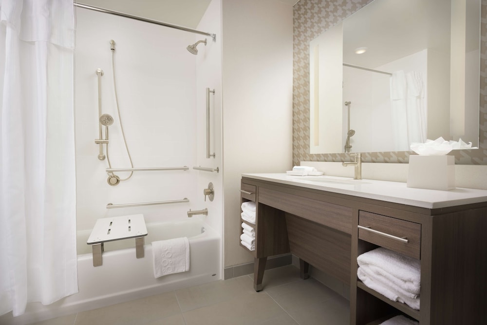 Studio, 1 King Bed, Accessible, Bathtub (Mobility & Hearing) - Photo 5