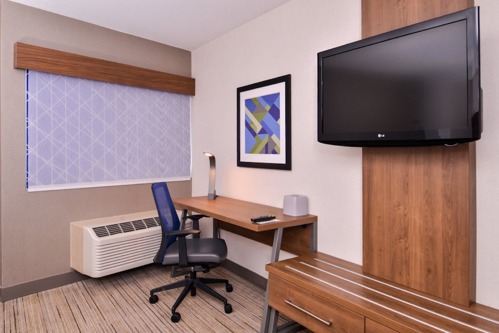 Standard Room, 1 King Bed with Sofa bed (Extra Floor Space) - Photo 8