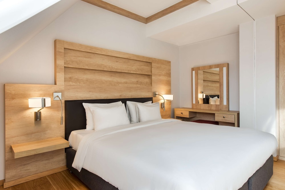 Suite, Mountain View - Photo 6