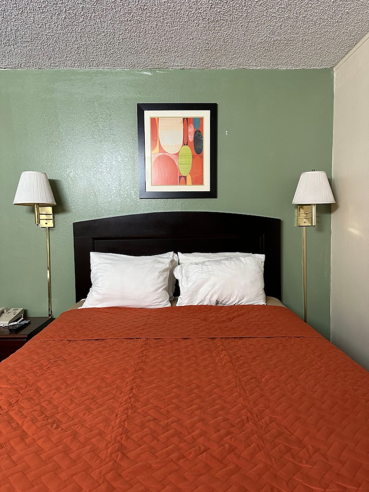 Standard Room, 1 Queen Bed - Photo 1