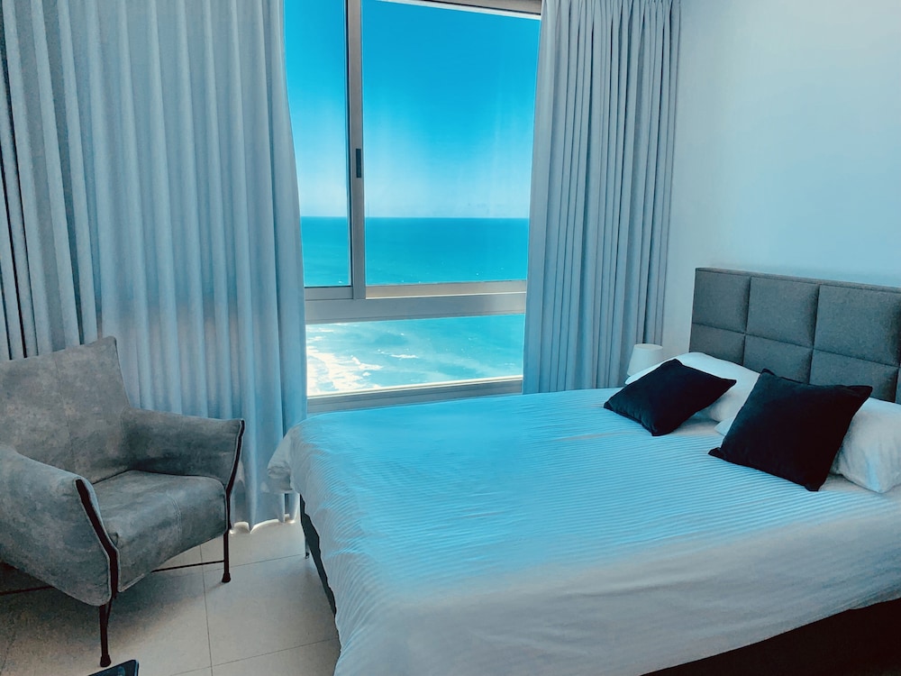Panoramic Studio Suite, 1 Queen Bed with Sofa bed, Non Smoking, Sea View photo 1