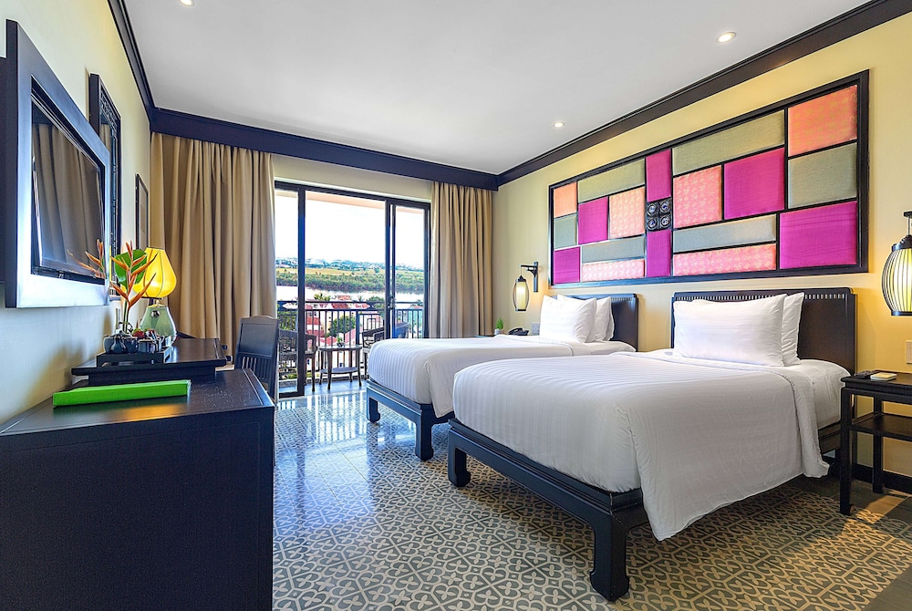 Deluxe Room, 2 Twin Beds, Balcony (Ocean/Riverside View) - Photo 1